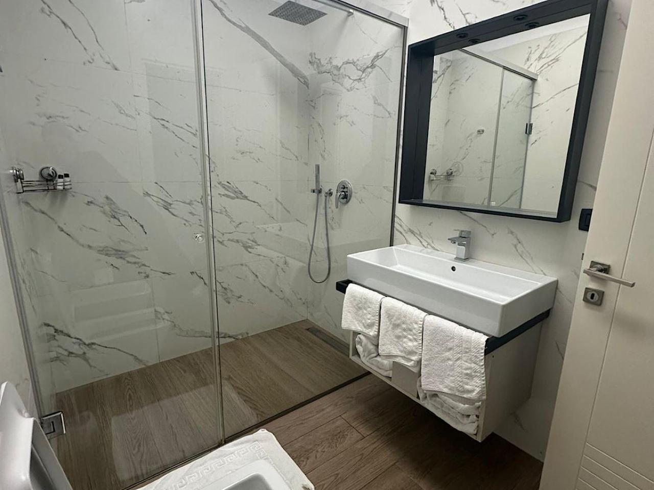 Hotel Vila Tirana 3*